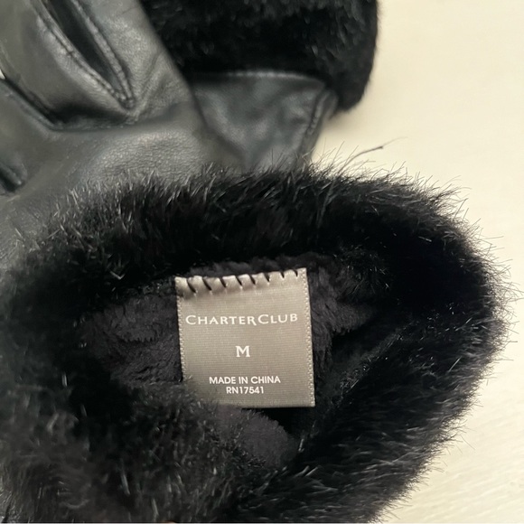 Like new Mob Wife leather gloves with faux fur trim - Picture 5 of 6